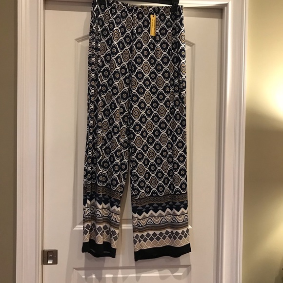 Woman’s pants - Picture 1 of 5